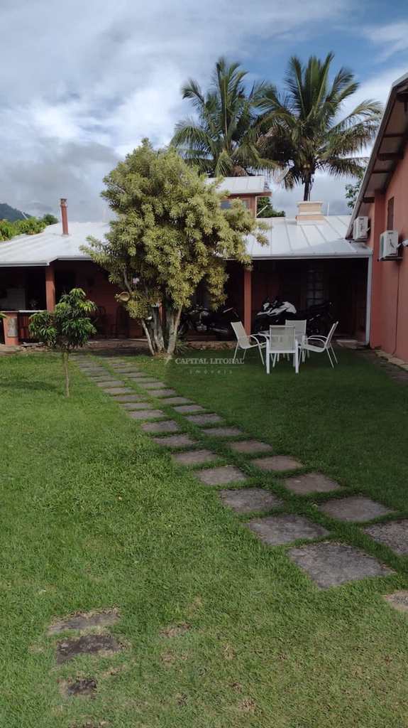 Casa em Ilhabela, no bairro Perequê