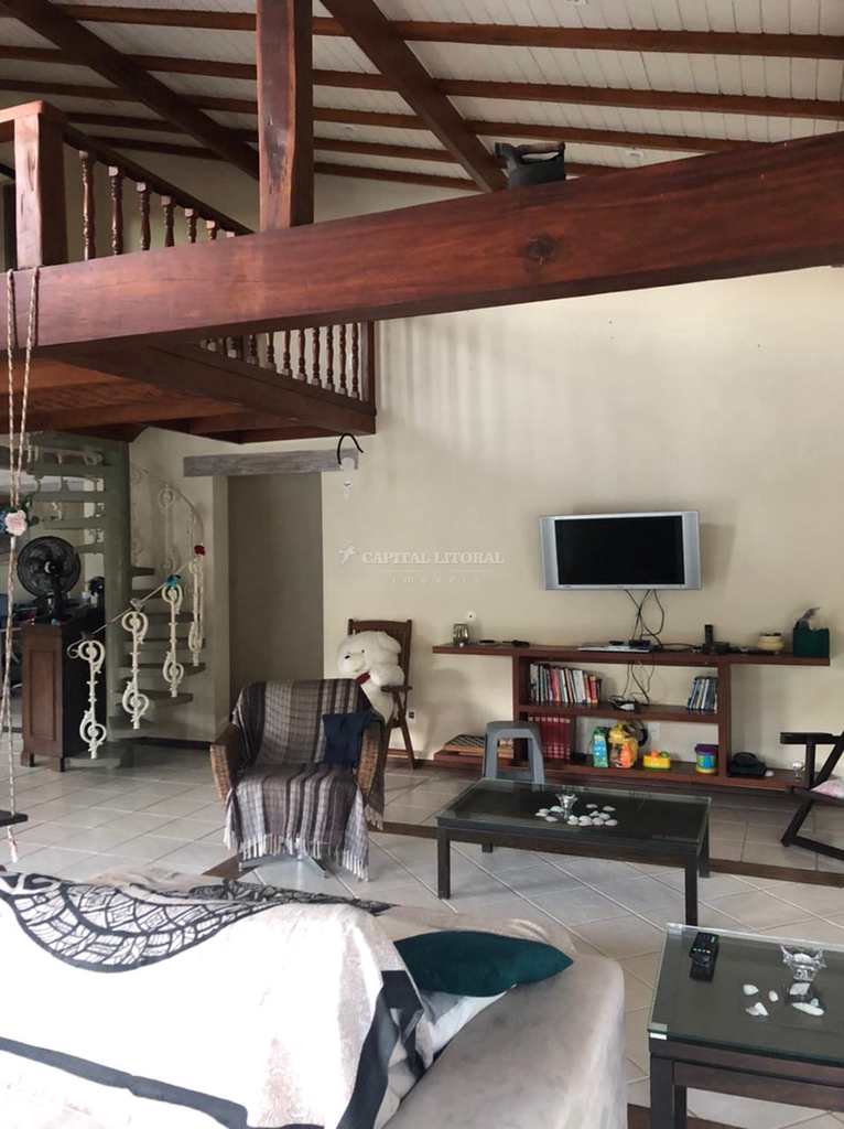 Casa em Ilhabela, no bairro Água Branca