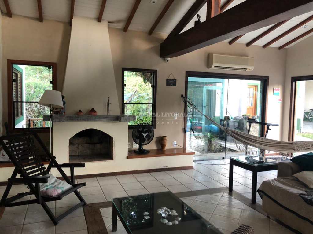Casa em Ilhabela, no bairro Água Branca