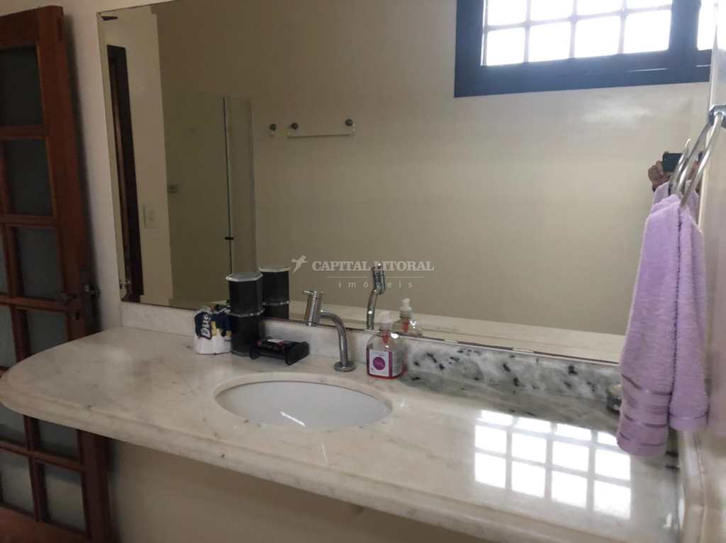 Casa em Ilhabela, no bairro Água Branca
