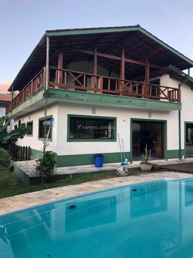 Casa em Ilhabela, no bairro Água Branca