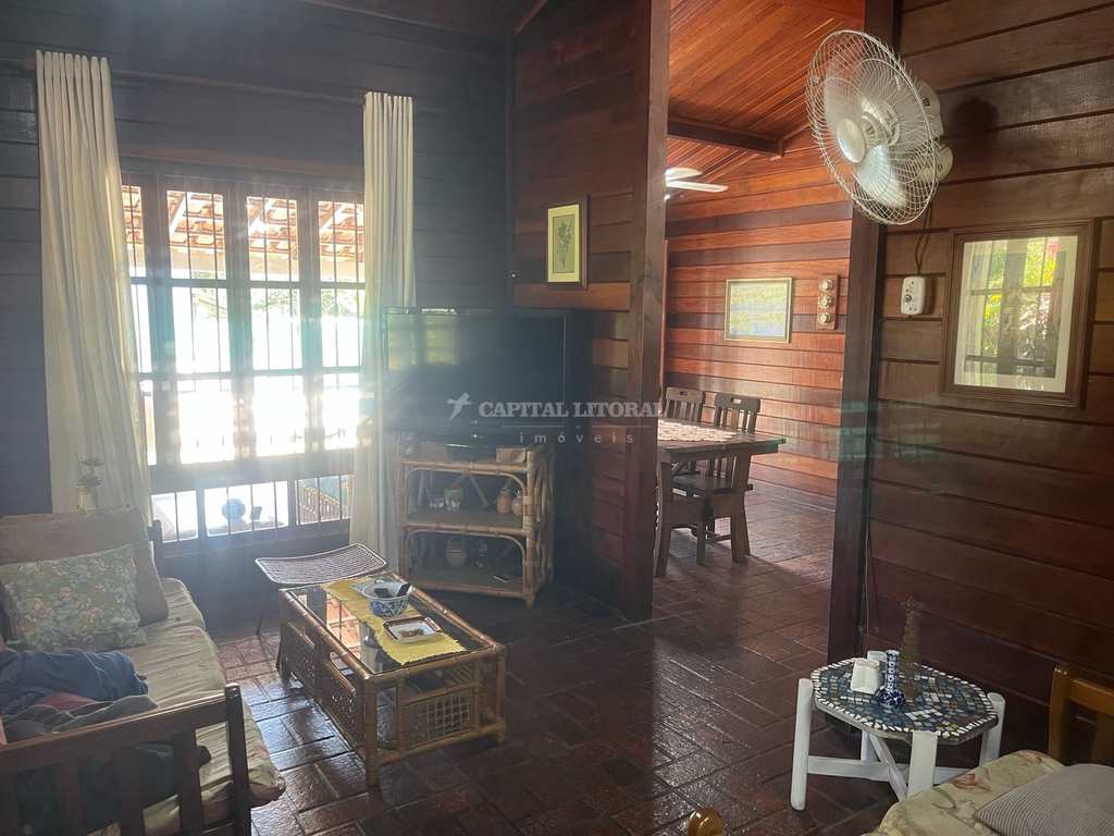 Casa em Ilhabela, no bairro Água Branca