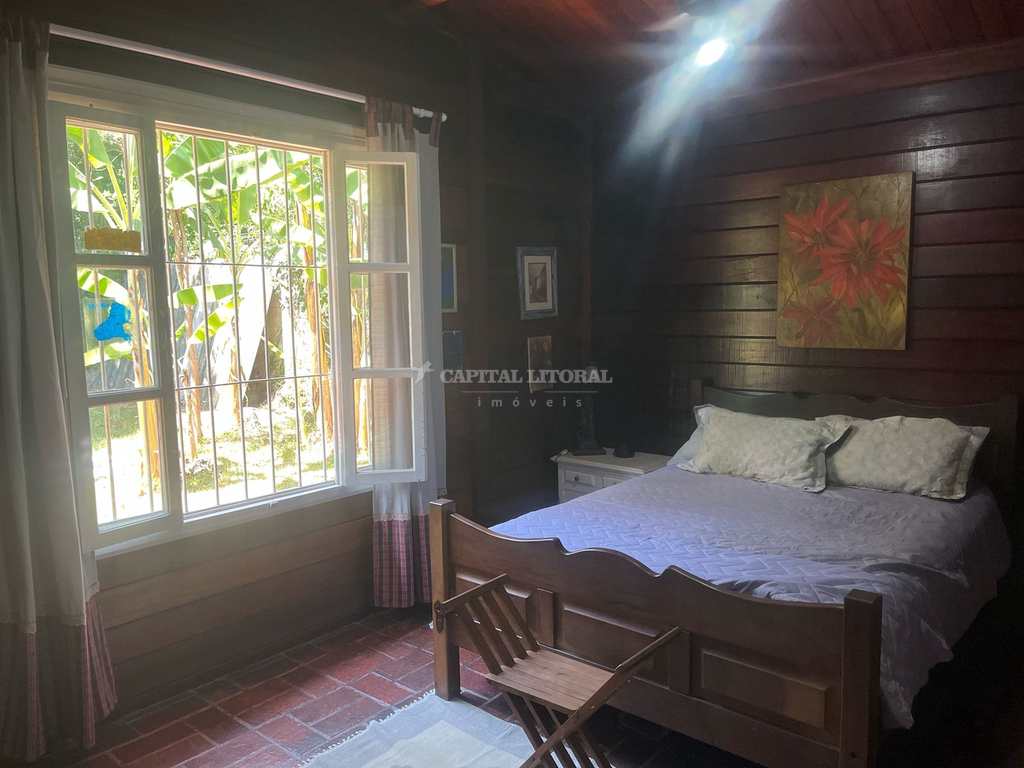 Casa em Ilhabela, no bairro Água Branca