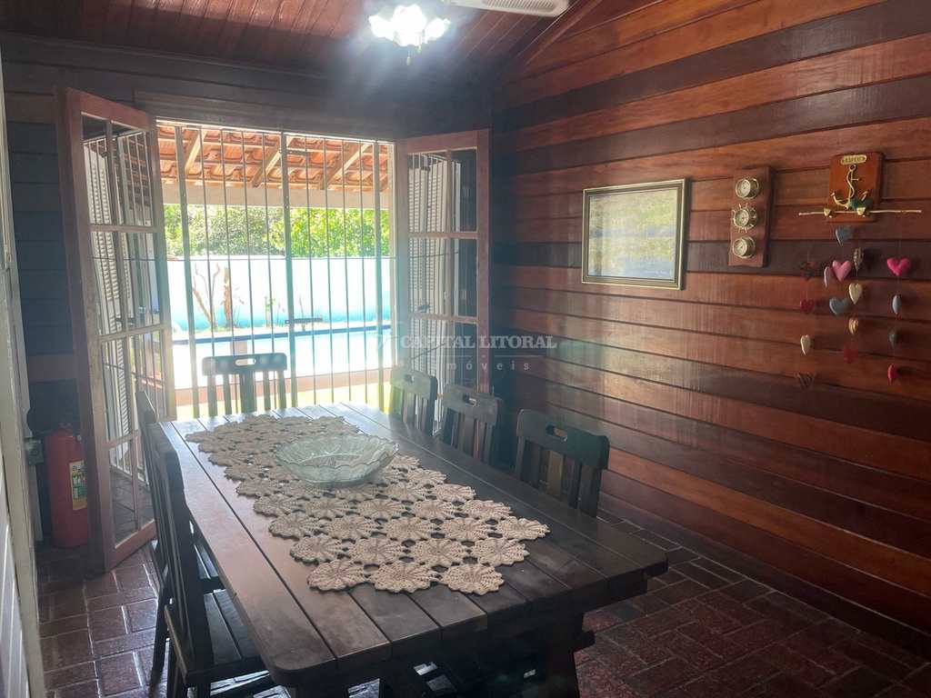 Casa em Ilhabela, no bairro Água Branca