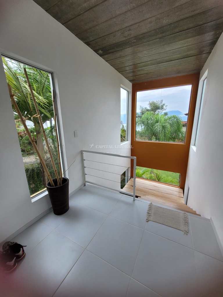 Casa em Ilhabela, no bairro Siriúba