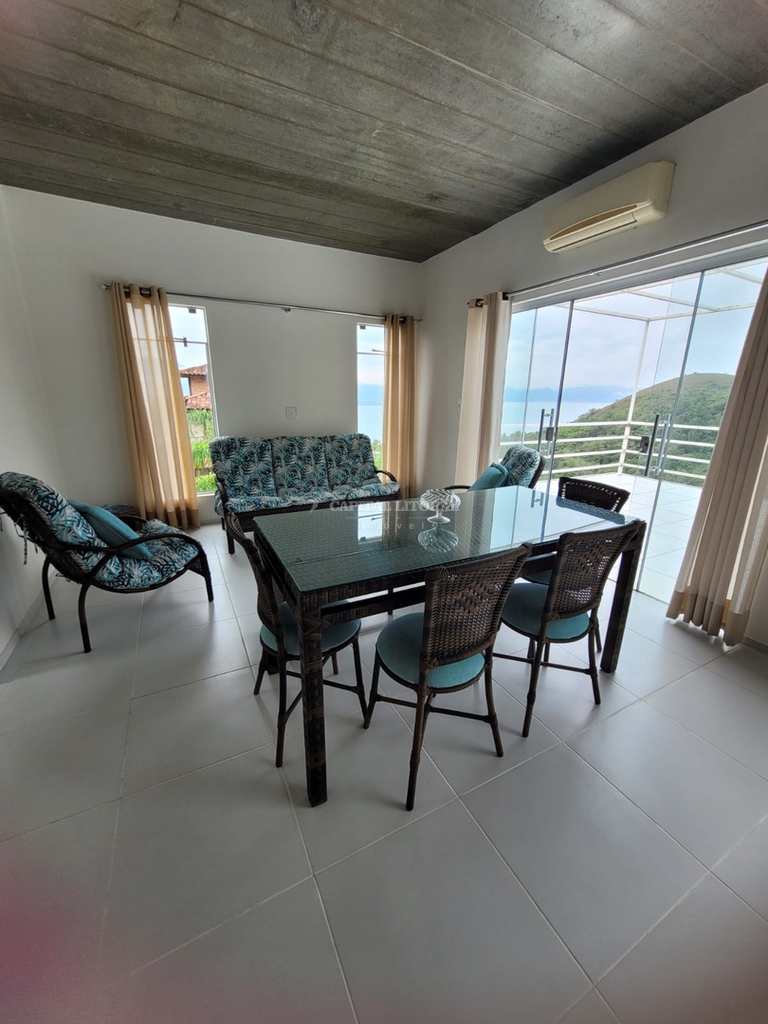 Casa em Ilhabela, no bairro Siriúba