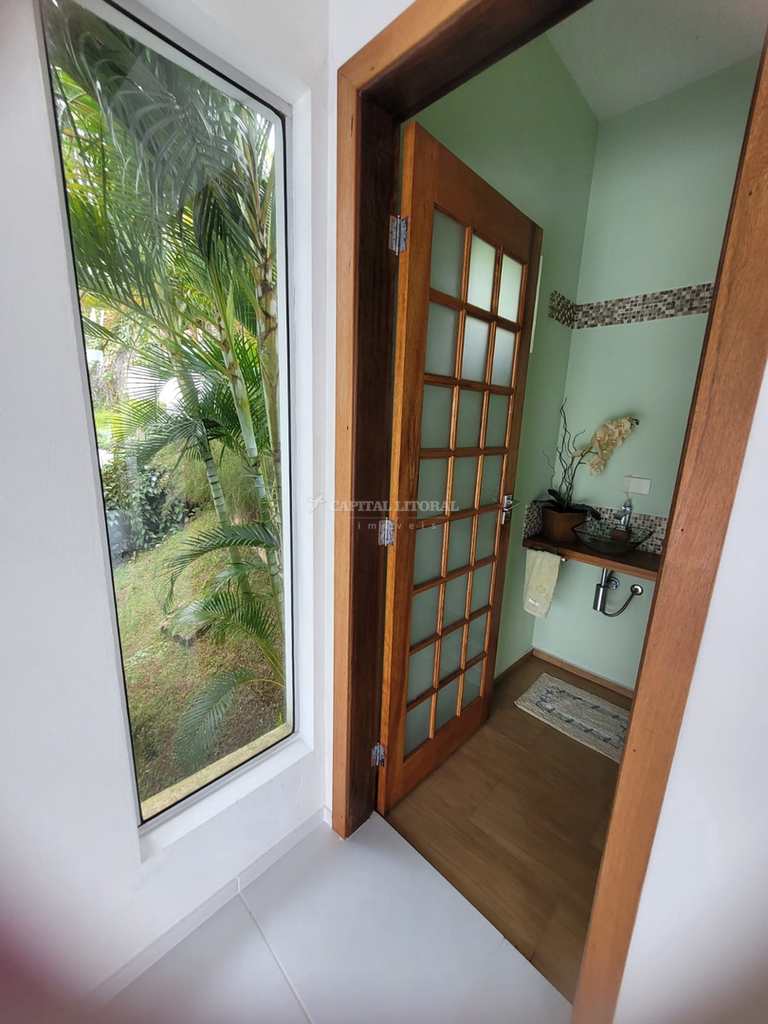 Casa em Ilhabela, no bairro Siriúba