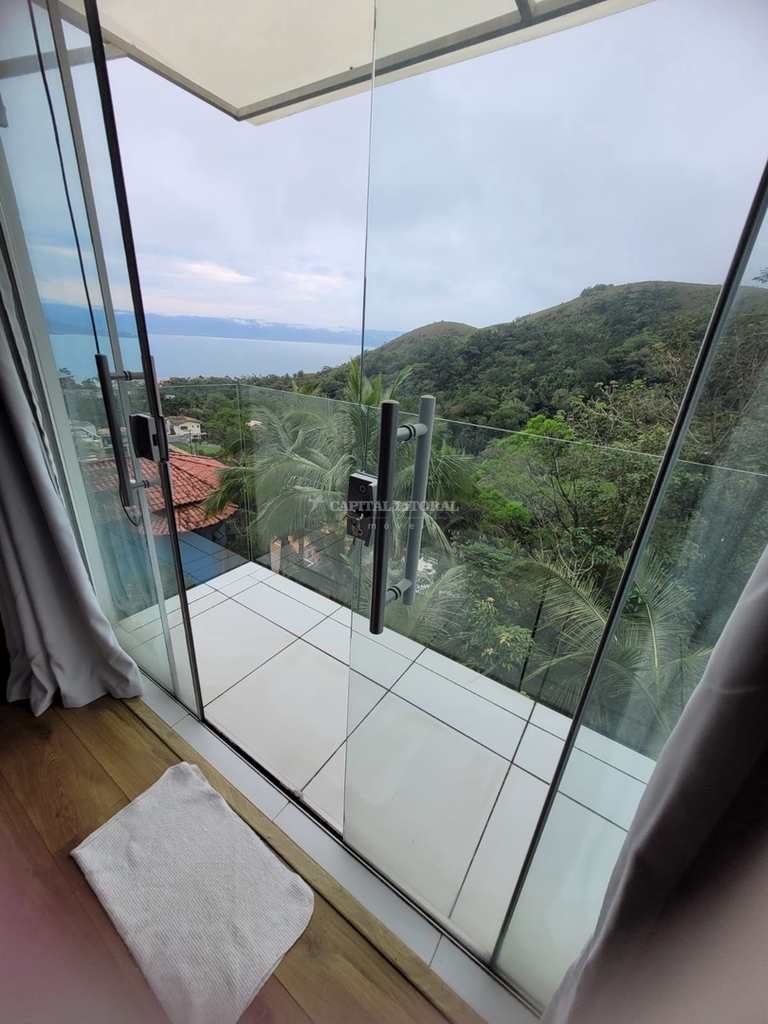 Casa em Ilhabela, no bairro Siriúba