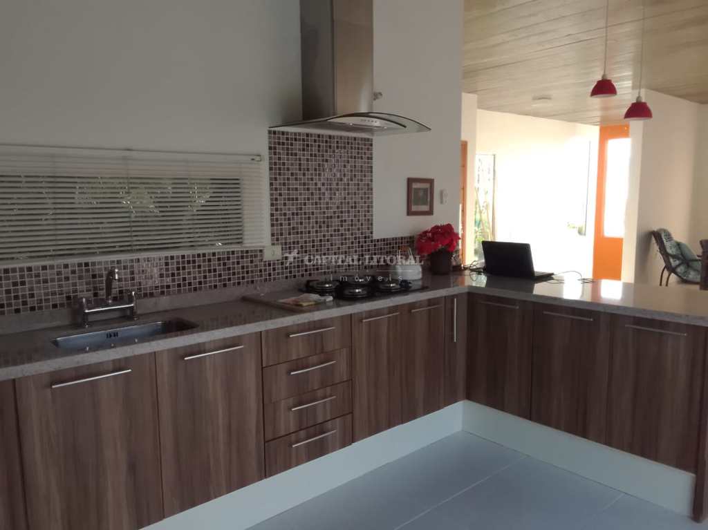 Casa em Ilhabela, no bairro Siriúba