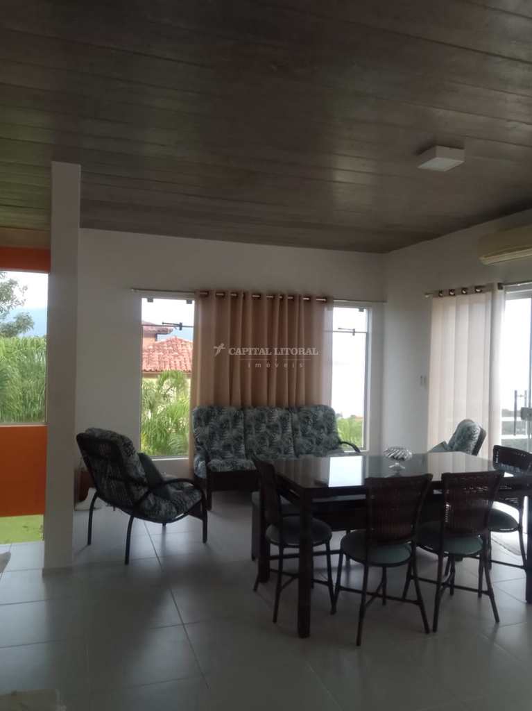Casa em Ilhabela, no bairro Siriúba