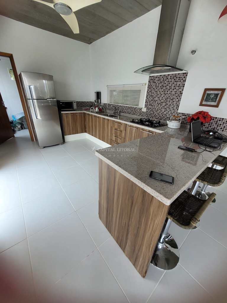 Casa em Ilhabela, no bairro Siriúba
