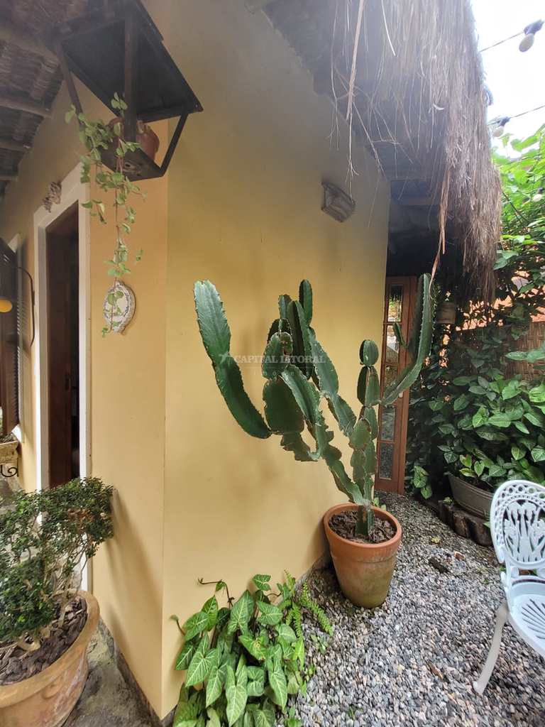 Casa em Ilhabela, no bairro Cocaia