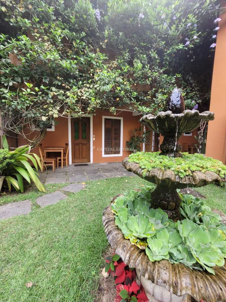 Casa em Ilhabela, no bairro Cocaia