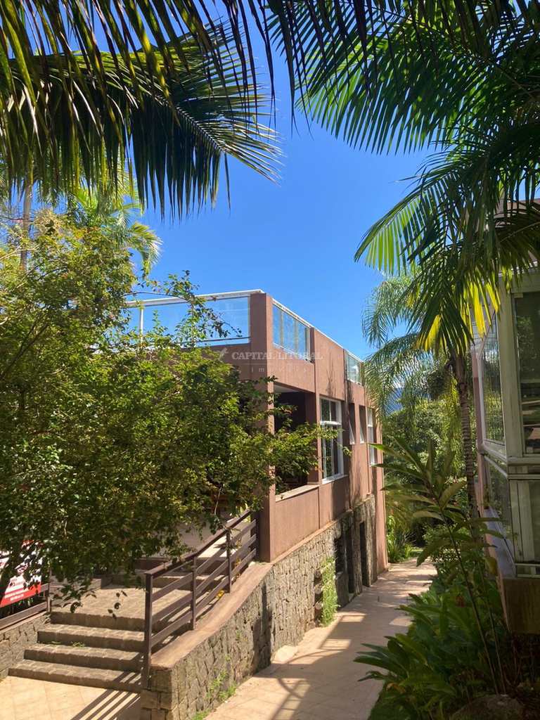 Casa em Ilhabela, no bairro Praia do Veloso
