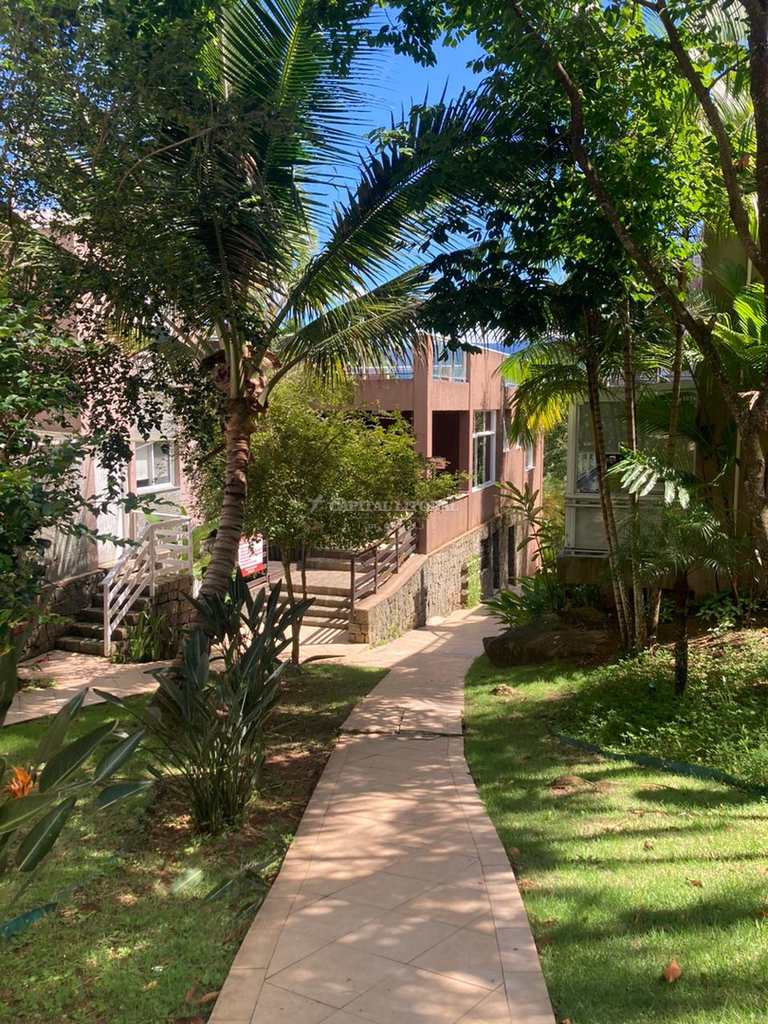 Casa em Ilhabela, no bairro Praia do Veloso