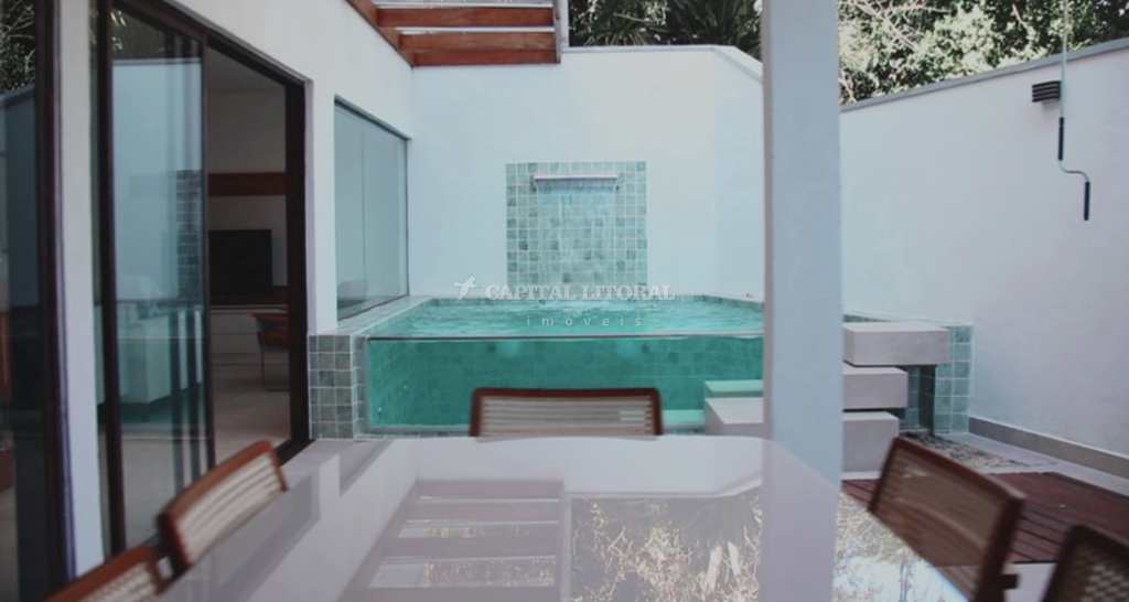 Casa de Condomínio em São Sebastião, no bairro Camburi
