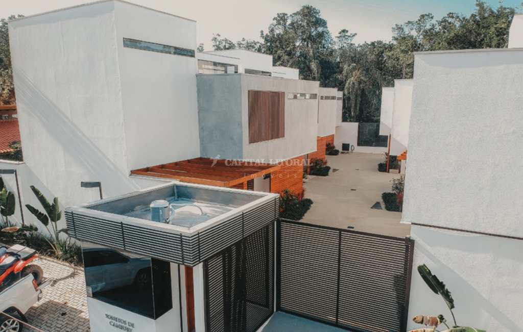 Casa de Condomínio em São Sebastião, no bairro Camburi