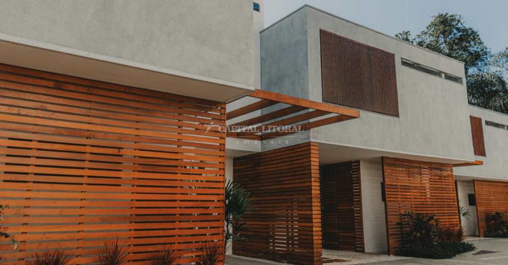 Casa de Condomínio em São Sebastião, no bairro Camburi