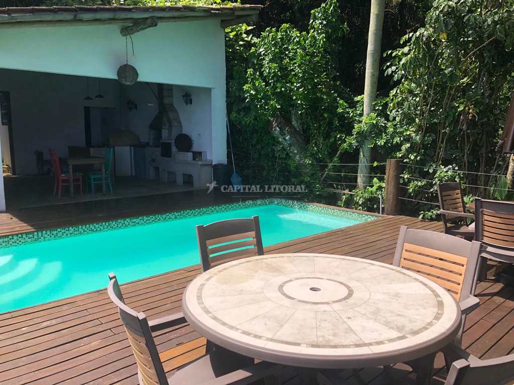 Casa em Ilhabela, no bairro Borrifos