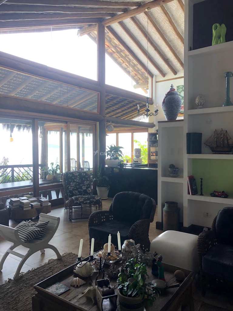 Casa em Ilhabela, no bairro Borrifos