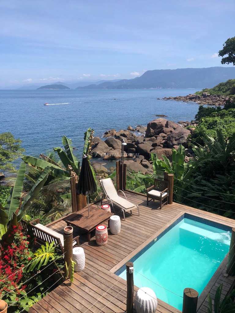 Casa em Ilhabela, no bairro Borrifos