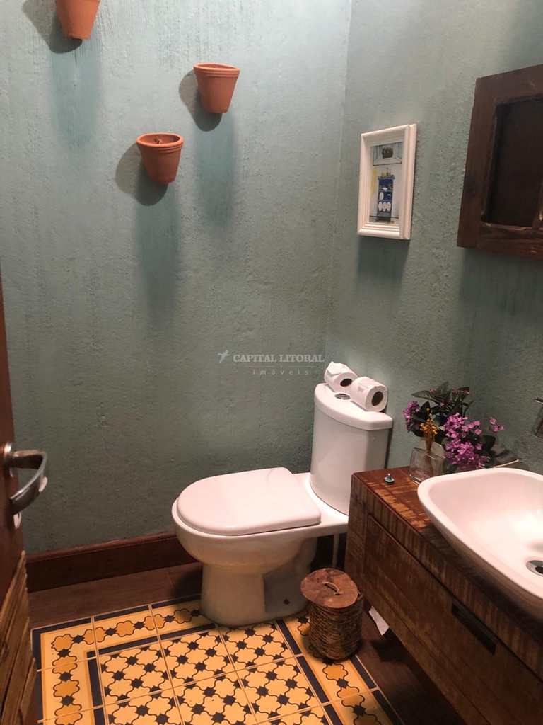 Casa em Ilhabela, no bairro Borrifos