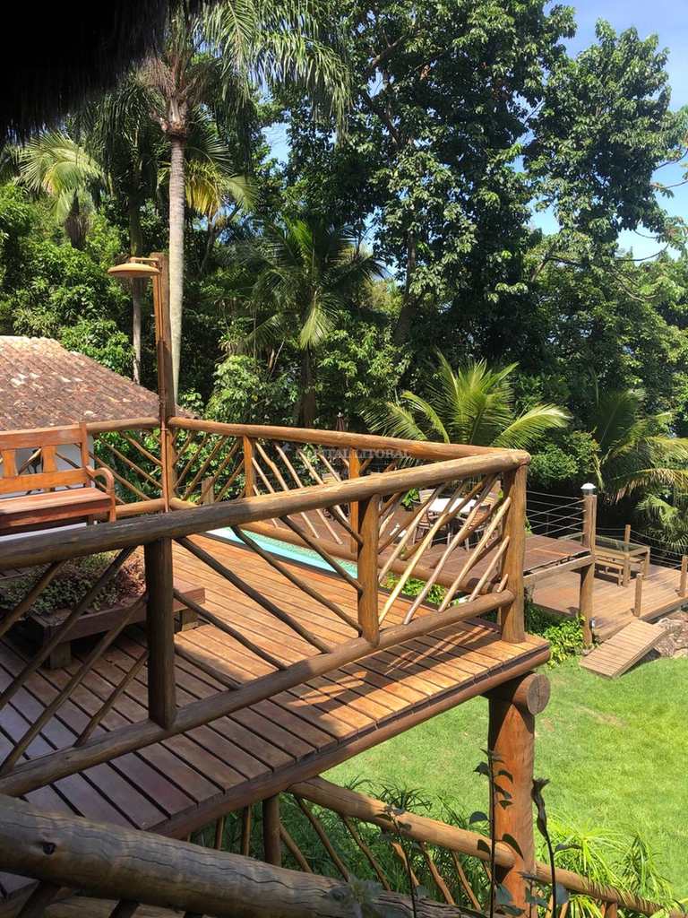 Casa em Ilhabela, no bairro Borrifos