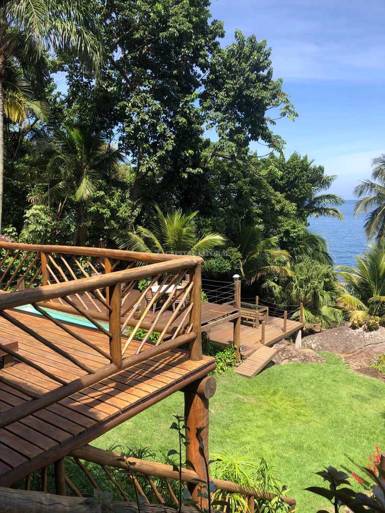 Casa em Ilhabela, no bairro Borrifos