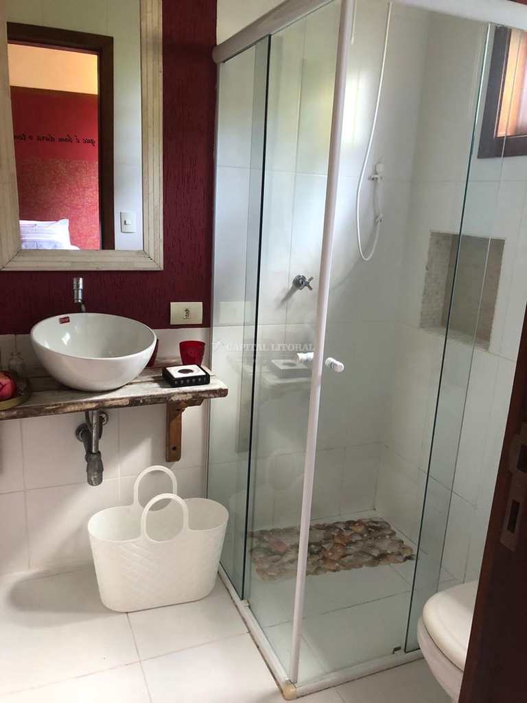 Casa em Ilhabela, no bairro Borrifos