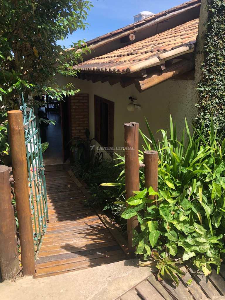 Casa em Ilhabela, no bairro Borrifos