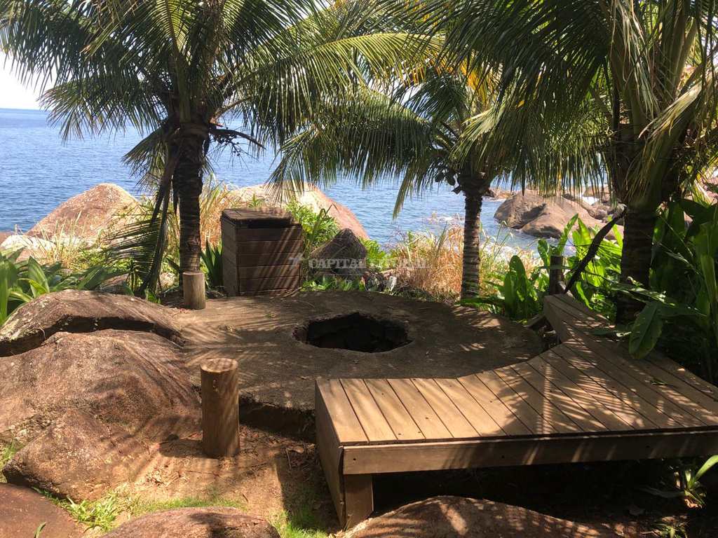 Casa em Ilhabela, no bairro Borrifos