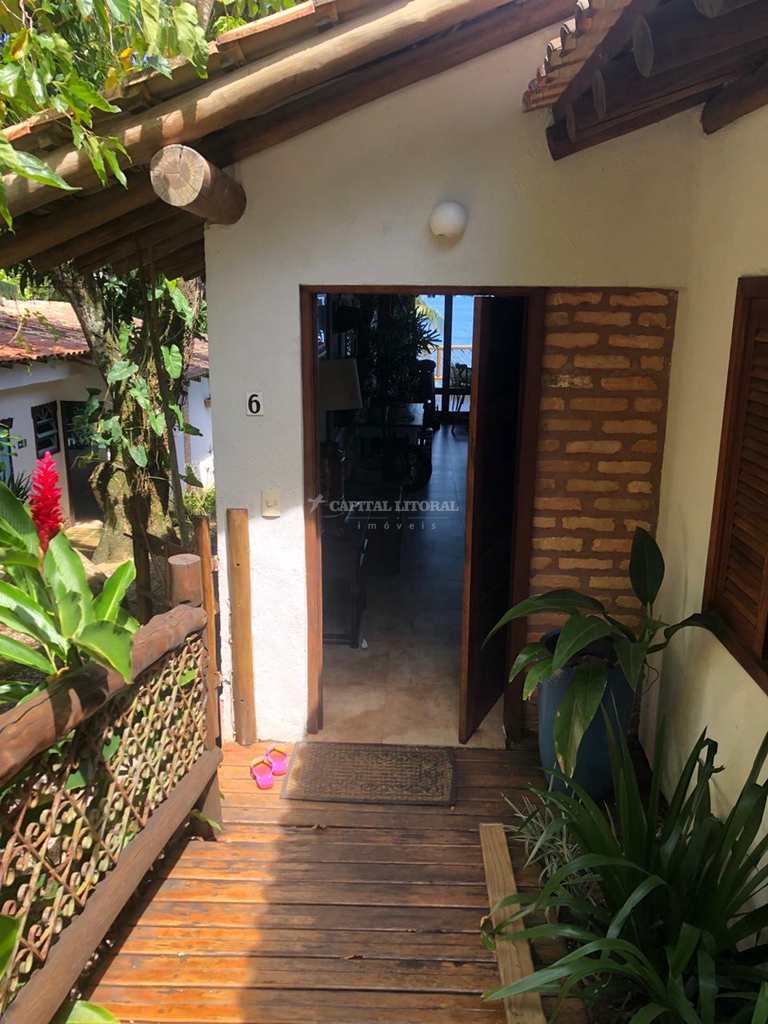 Casa em Ilhabela, no bairro Borrifos