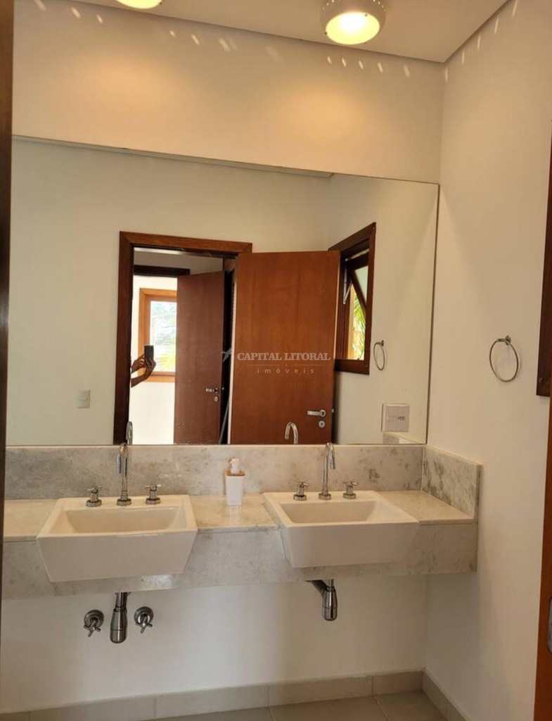 Casa em Ilhabela, no bairro Curral
