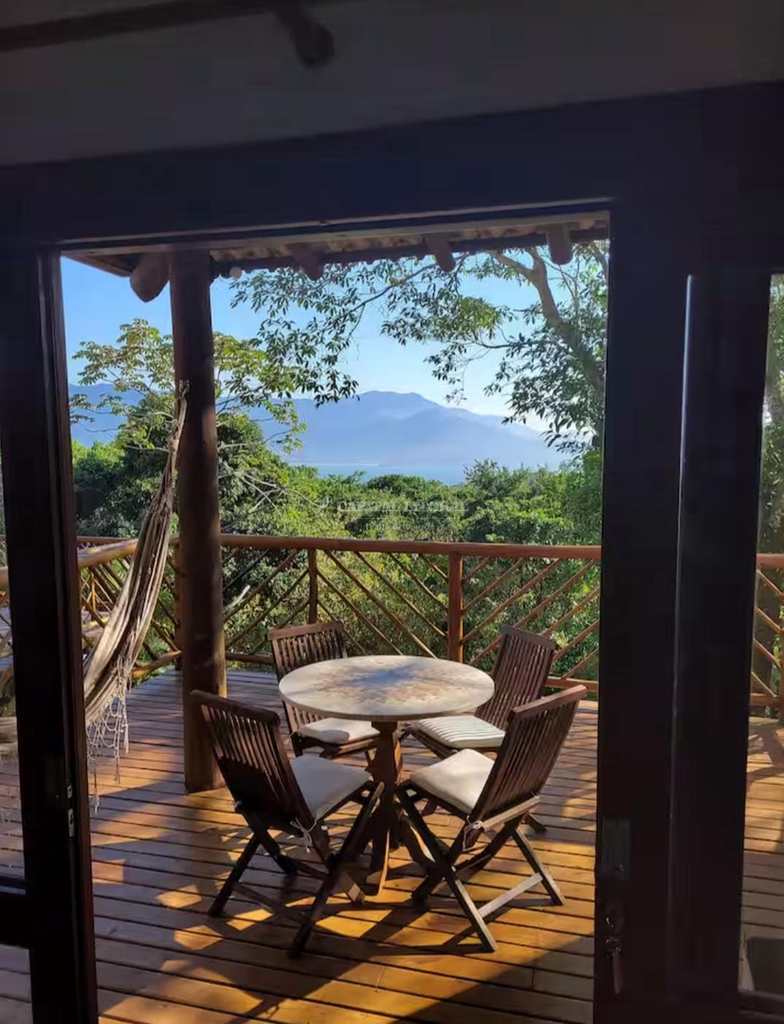 Casa em Ilhabela, no bairro Curral