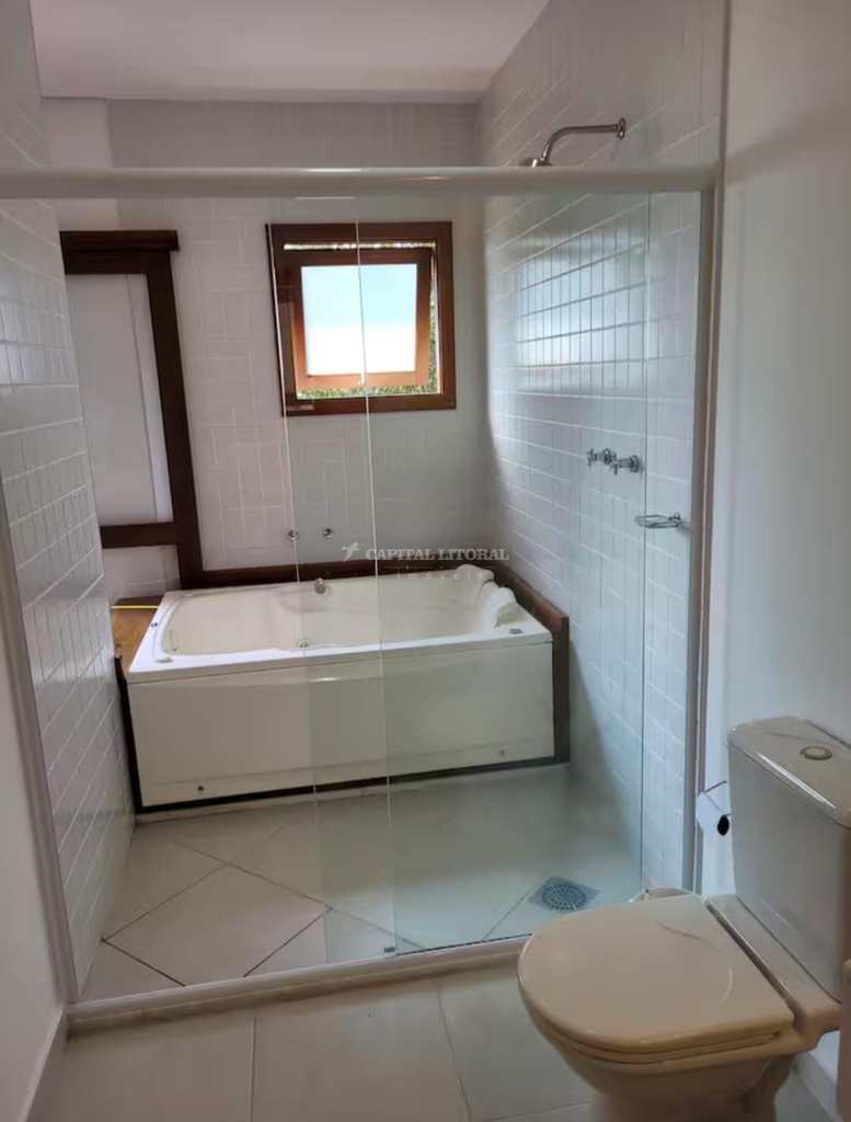 Casa em Ilhabela, no bairro Curral