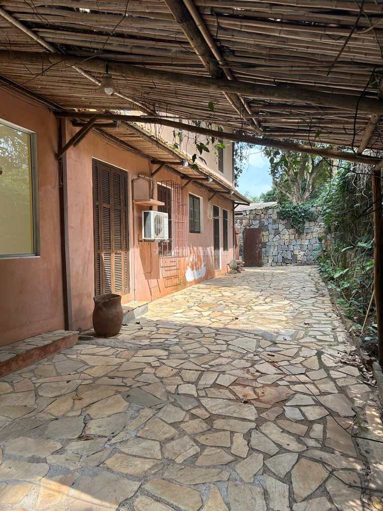Casa em Ilhabela, no bairro Itaquanduba