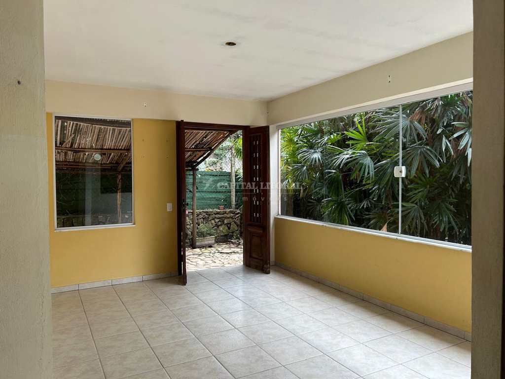 Casa em Ilhabela, no bairro Itaquanduba