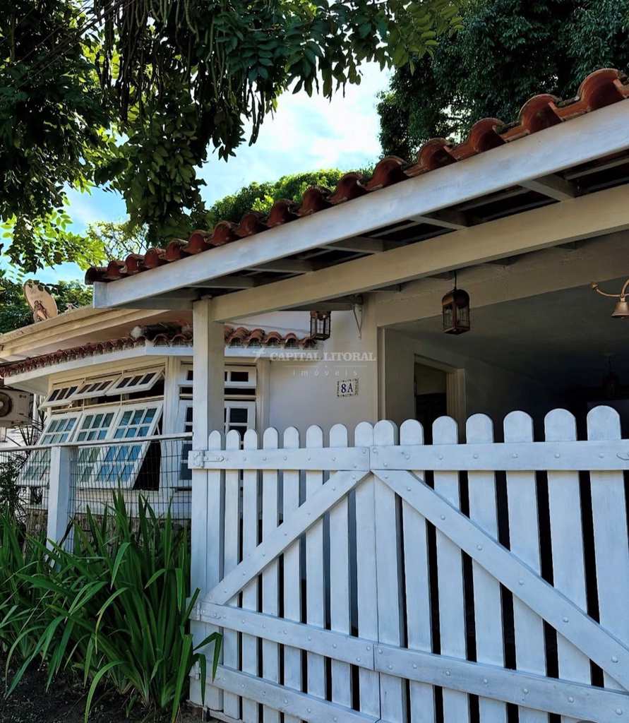 Casa em Ilhabela, no bairro Itaquanduba