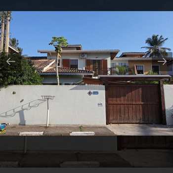 Casa em Ilhabela, bairro Itaguassu