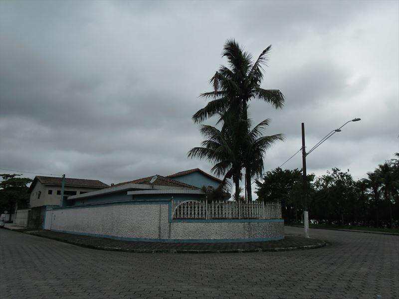 Casa em Cubatão, no bairro Vila Ponte Nova