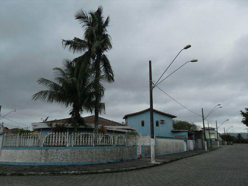 Casa em Cubatão, no bairro Vila Ponte Nova