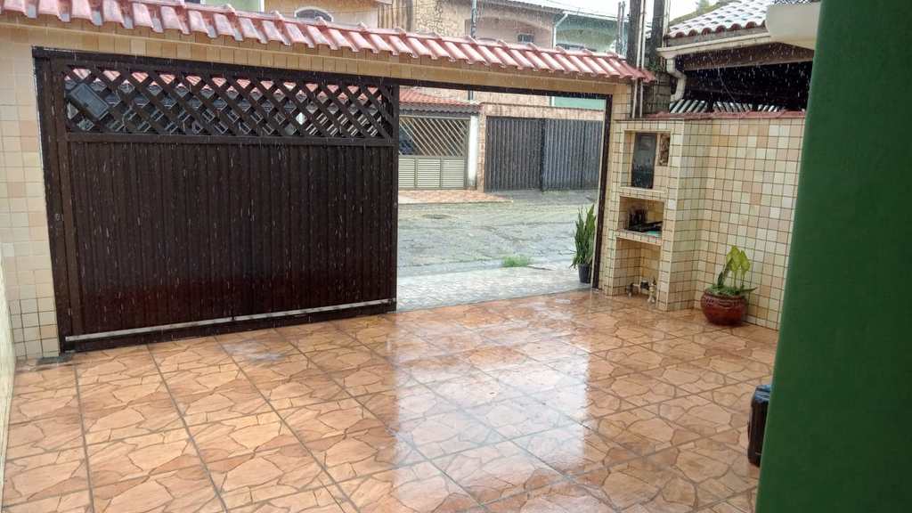 Casa em Cubatão, no bairro Vila Ponte Nova