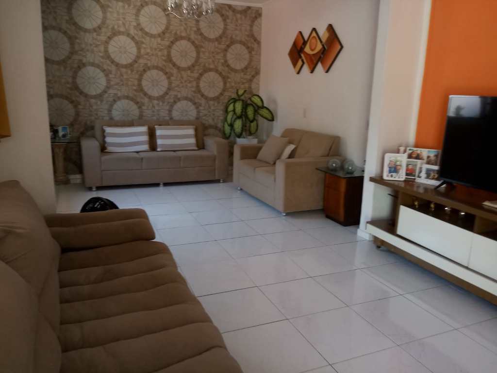 Casa em Cubatão, no bairro Vila dos Pescadores