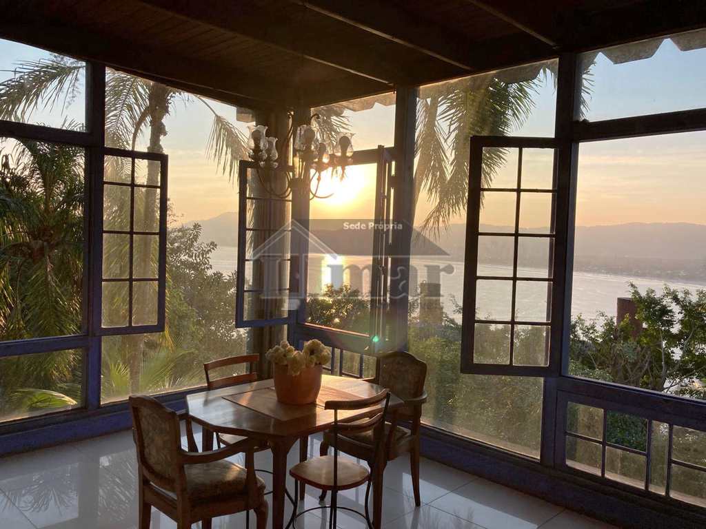 Casa em Guarujá, no bairro Condomínio Peninsula