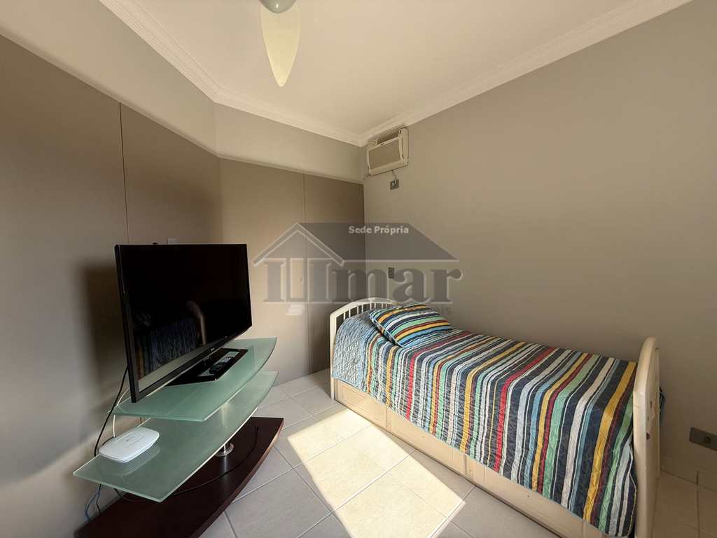 Casa em Guarujá, no bairro Acapulco