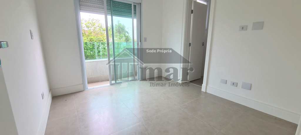 Apartamento em Guarujá, no bairro Frente Ao Mar