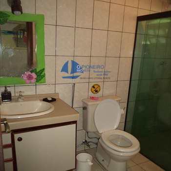 Casa em São Sebastião, bairro Camburizinho