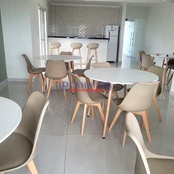Apartamento em Praia Grande, bairro Guilhermina