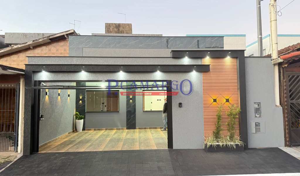 Casa em Praia Grande, bairro Caiçara