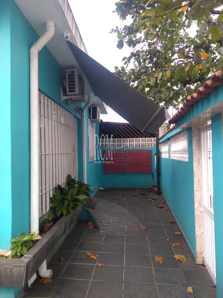 Casa em São Vicente, no bairro Parque Bitaru
